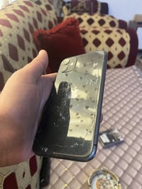 آيفون ١١ • شاشة مكسورة • بطارية ٩٩