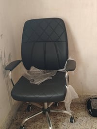 كرسي دوار • مستعمل خفيف • بقفل