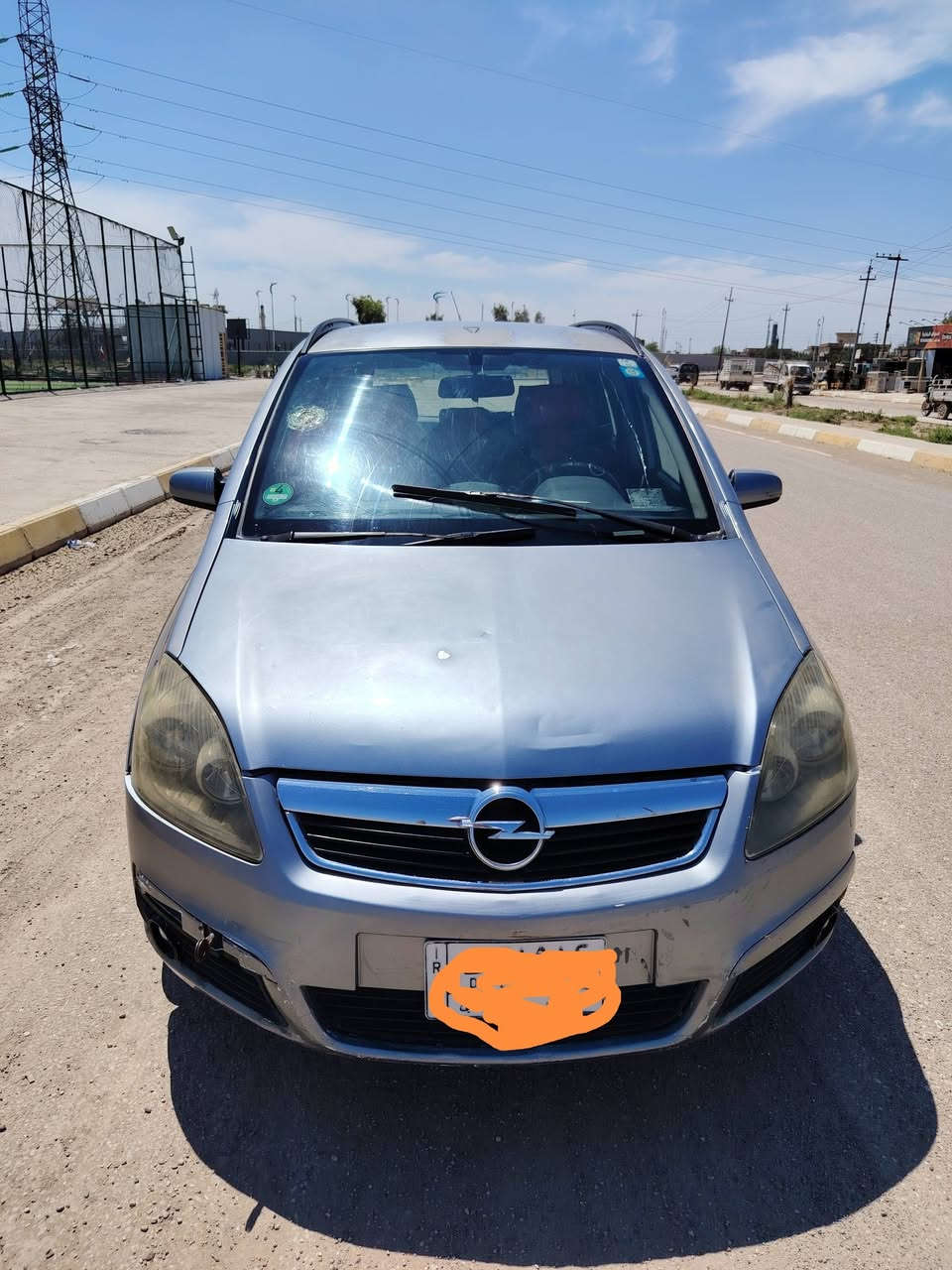 ​نوع السيارة: أوبل زافيرا (Opel Zafira).
الموديل: 2007.

​السعة: 7 راكب.

​المحرك والكير: محرك 1600، كير أوتوماتيك (بحالة ممتازة).

​ بدون أي صبغ نهائياً، والجسم سليم جداً بدون أي خياس و الكشر بلادي 

​ شاشة تدعم نظام CarPlay + كاميرا خلفية عالية الدقة.

​ تخم تاير جديد 

​الكهربائيات: داخلية السيارة نظيفة جداً، وجميع الكهربائيات شغالة 100%.

​تبريد السيارة عاطل 

​السعر المطلوب: 49 ورقة وبيها مجال بسيط 

​للتواصل والاستفسار:

واتساب أو اتصال: ***********

العنوان (ديالى -  بعقوبة)
