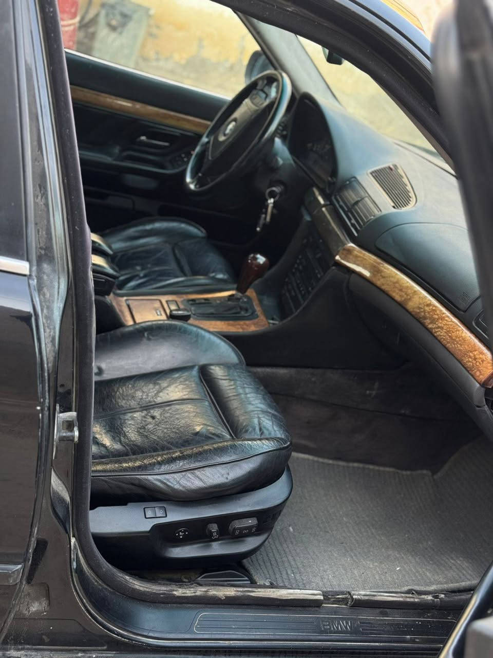 السيلام عليكم السياره للبيع موديل 94 . 740اصل ابليته وسنوية گير مكينه خير من الله غرفه نضيفه لا شگ ولا شي واضحه 
تخم تاير      حداديه مو نضيفه بيه الجاملغ الخلفي شويه تصليح اثر ضربه فوگ التاير  .... تريد تحويل تريد وكاله السعر 67 وبيه مجال
بابل القاسم 
***********
