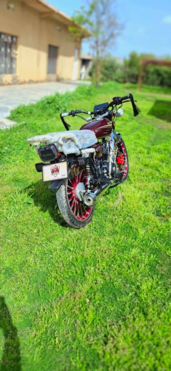 السلام عليكم
سيفان للبيع
موديل 2025
محرك أسود 150cc
كهربائيات شغاله كلها
السعر 750 وبي مجال
المكان الشرقاط الخضرانيه
***********
