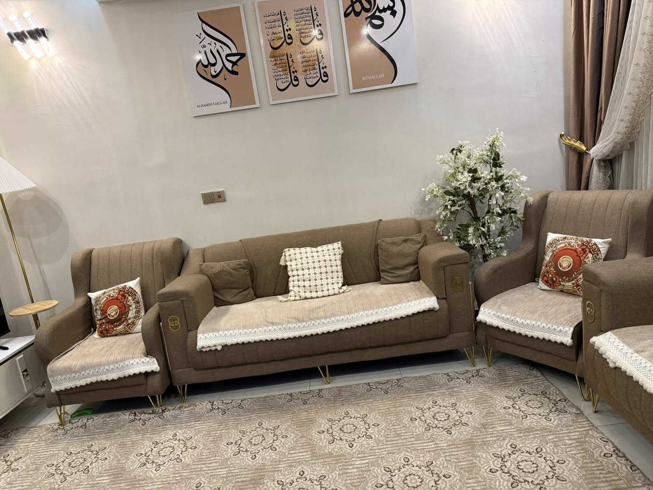 تخم ١٠ مقاعد نظيف جداً استعمال قليل ويا كوشات السعر 500 والمكان البنوك


**إذا كنت صاحب هذا الإعلان وتريد حذفه لأي سبب، رجاءا أرسل رسالة إلى الدعم الفني**