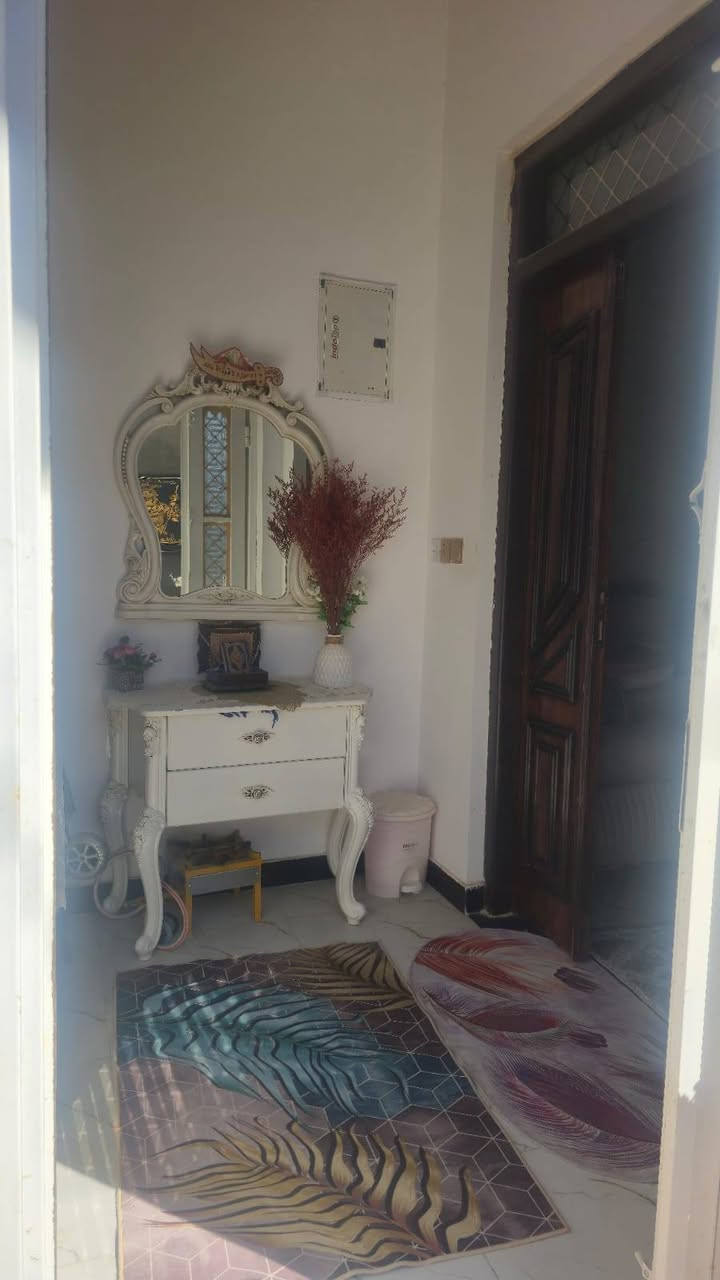 بيت للبيع زراعي منطقت الورداوي مساحه الارض 200م مابي نقص مطبخ حار بارد هول ديوانيه غرفتين صحيات على شارعين ثاني بيت عن الشارع الرئيسي الا ستفسار 
‏‪***********‬‏
