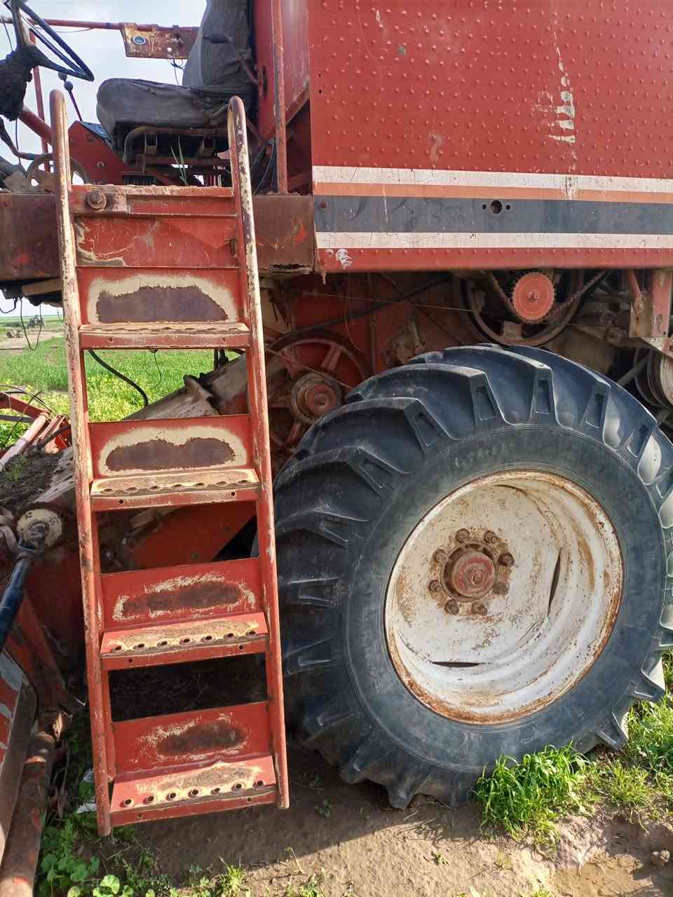 حاصده لافرده للبيع موديل ٨٥ محرك شرط معمل جاهز السعر المطلوب خمسه ونص مليون وبيها مجال شي قليل 
الاتصال ***********
