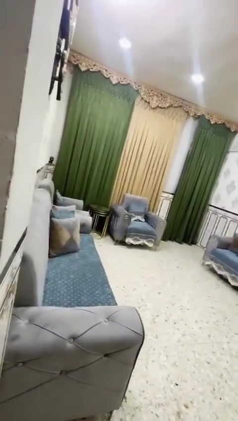 السلام عليكم بيت للبيع في منطقة البلديات شارع المصرف قرب اسواق سيف طابو زراعي سند25 
مساحة البيت148متر
طابقين البناء جديد درجة اولى تجي وتشوف البيت ما ناقصه شي تجي تجيب غراضك  وتكعد بي للاستفسار الاتصال على الرقم 
***********
