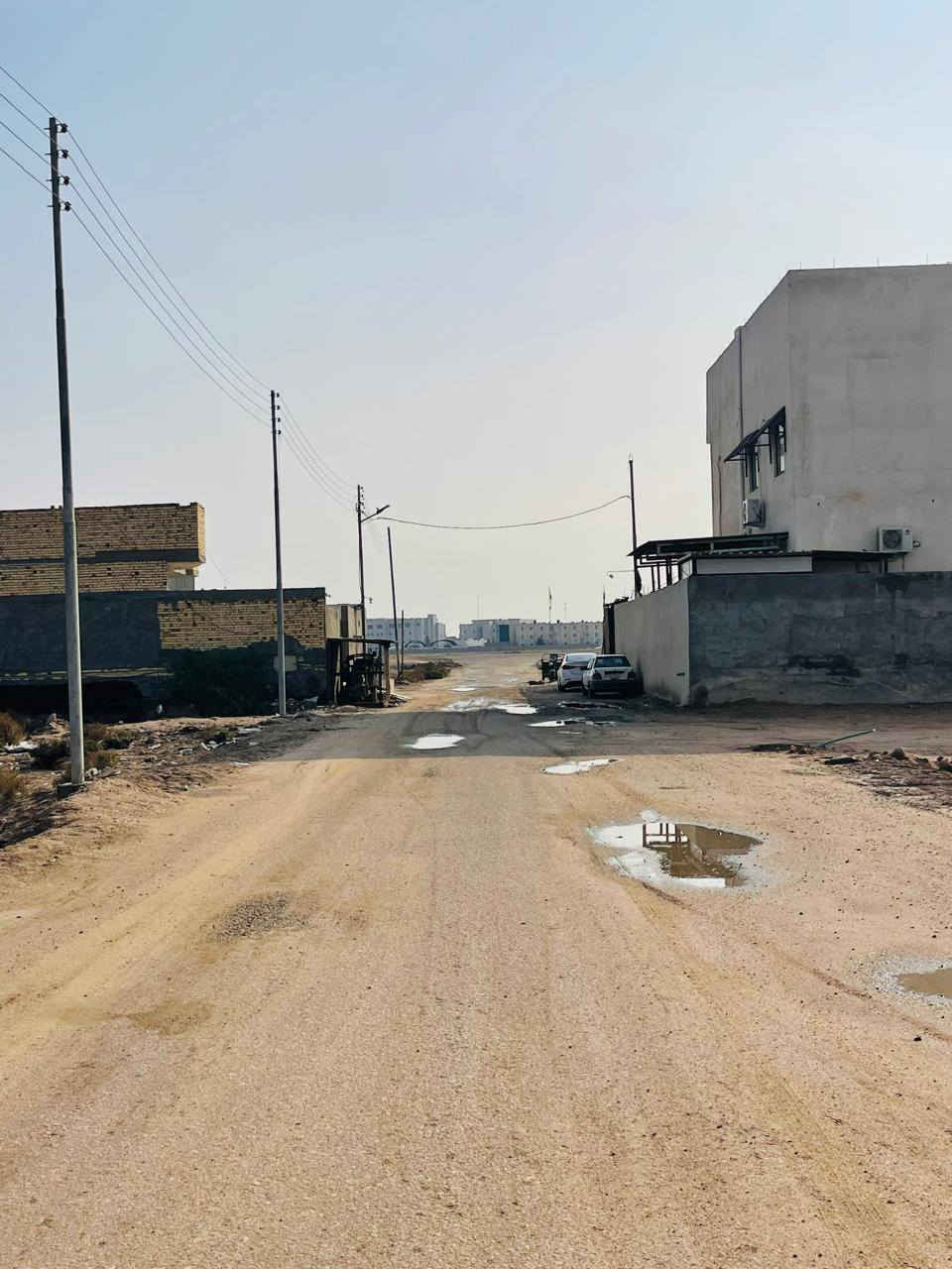 ربع دونم في الجزيرة مقابيل المحافظة 
مجاور جسر القيادة (الجديد ) 
المساحة 625 متر 
الشارع 12 متر 
الارض طابو صرف زراعي بسم عراقي 
وكالة ومكاتبة ونسخة من الطابو 
الارض مدفونه ومحدولة جاهزه للبناء 
الشارع تبليط وكهرباء وماء والمنطقة سكنية 
علما الربع دونم اول ربع دونم من بعد الحرم 
السعر 175 قابل للتفاوض 
للاستفسار اكثر اتصل على الرقم 
*********** البصرة, العراق
