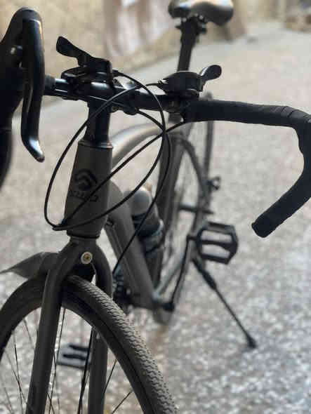 سلام عليكم 
بايسكل رود 
صناعة تايوان
بايسكل كلشي مابي
نضافة 95
دسكات نضيفة 
بايسكل كلش حلو وسريع 
سبعة گير
سعر 165 الف 
عنواني بغداد الزعفرانية
***********
