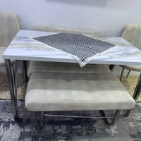 ميز كبير • كرسين • قنفتين