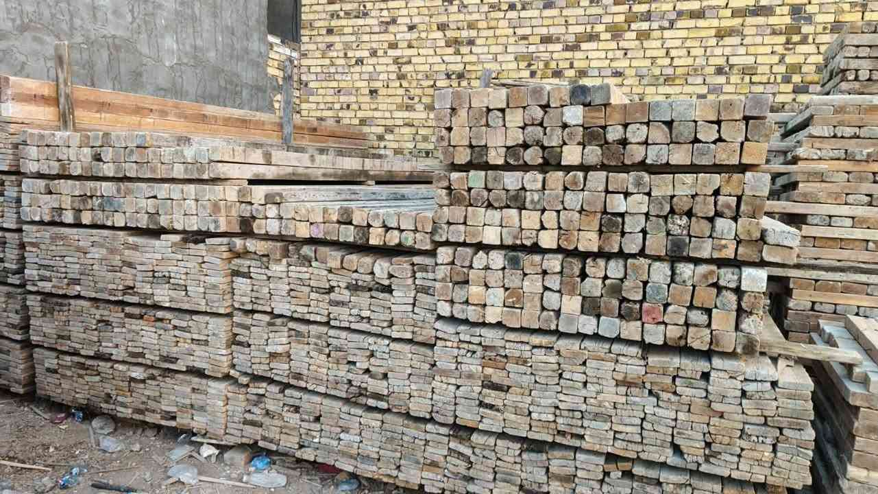 للبيع
 قالب خشب روسي نظيف
عدد 21 مكعب
عنوان الحلة هاتف ***********
