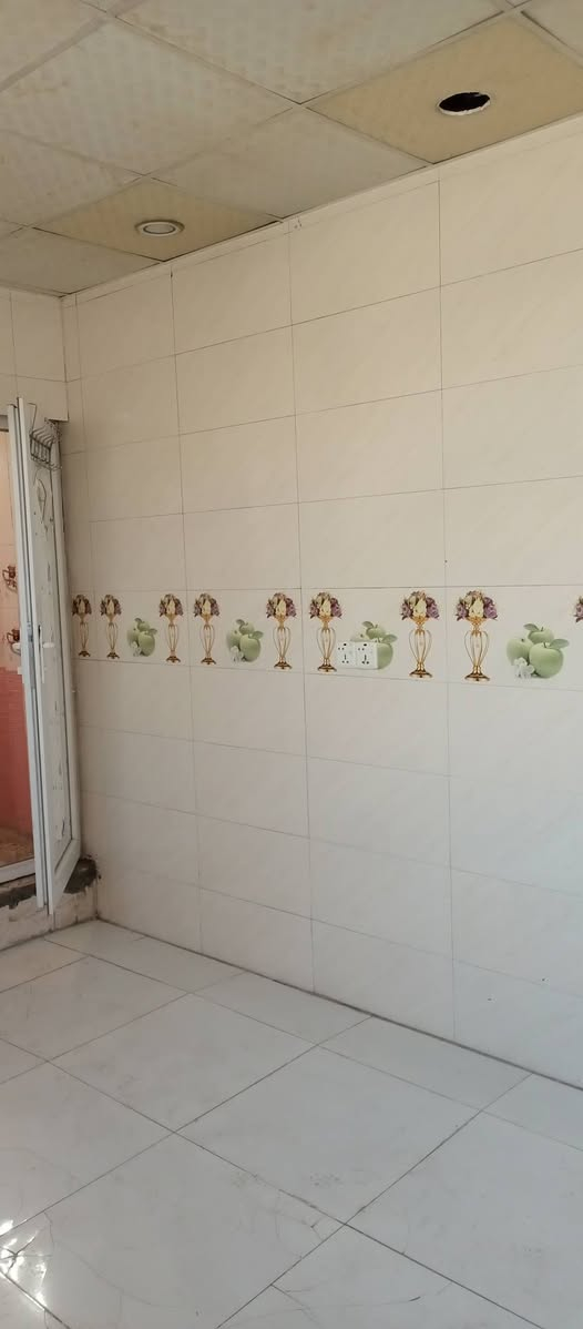 السلام عليكم
مشتمل طابق ثاني للايجار 
مساحه 120م

مطبخ صحيات صاله غرفه نوم صطح كبير خط مولد ماطور ماء نظيف 

مكان حي الاعلام قرب تقاطع درويش 

سعر 400
واتساب ***********
