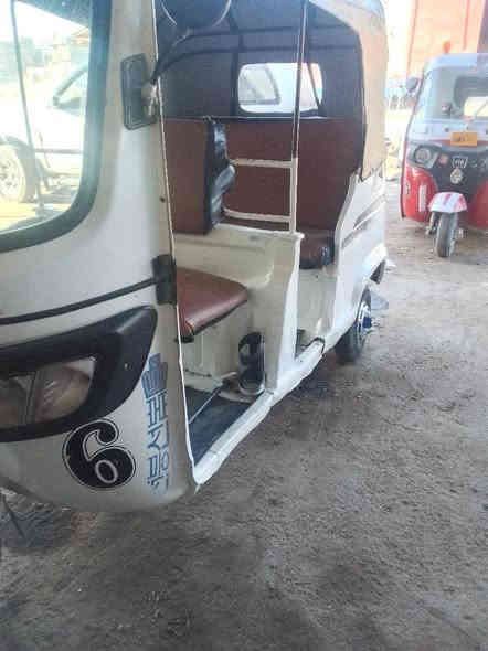 تكتك البيع موديل 20 شهر 11 اوراق أصولي  محرك   سعر 3500 بي مجال  عنوان بابل الحمزه الغربي رقم ***********
