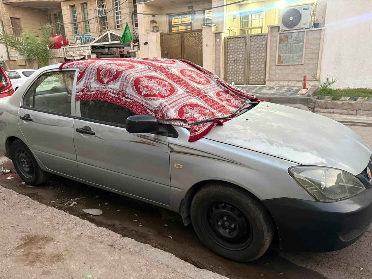 سلام عليكم لانسر للبيع موديل 9 بسمي مكينه كير صدر تخم تاير تبريد كامله سنويه سنه ٣٠ بيه ٣ قطع صبغ بدون ضربه مكاني بغداد الشعب أو حي سومر  سعره ٧٠ ***********
