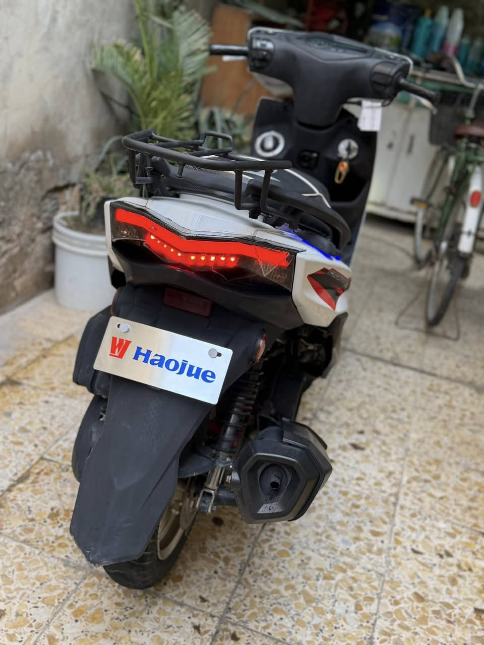 السلام عليكم
 سكنس شمعة ياباني خطين استان حساس قبغ نفخ 
دراجة كفالة عامة ممشى الدراجة 45 الف 
السعر 10$ مكاني بغداد الكريعات
***********
