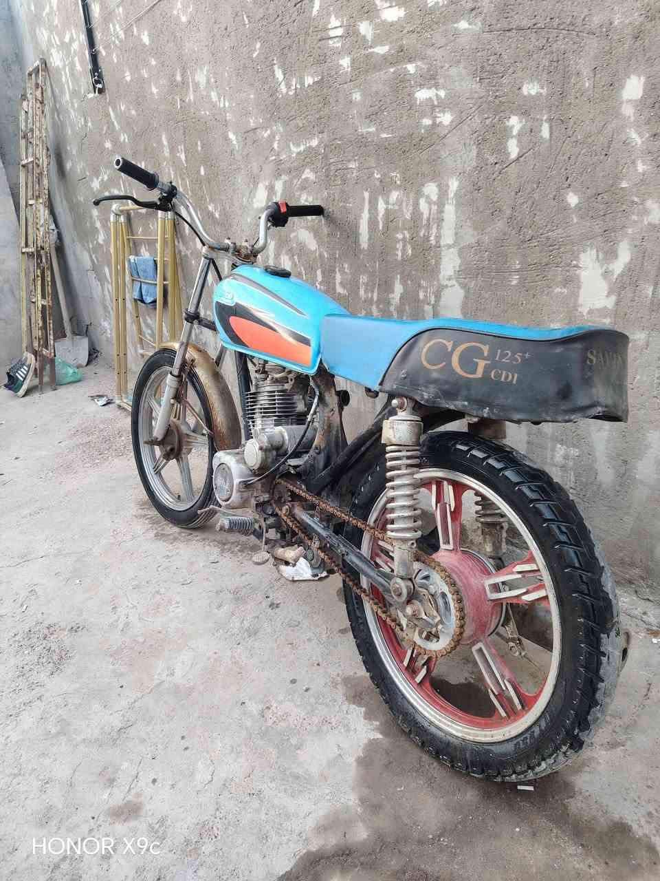 سلام عليكم دراجع ايراني مكينه امتي ار الدرحه كوم حديد 150قفلهه 
الشراي خابرني ***********
