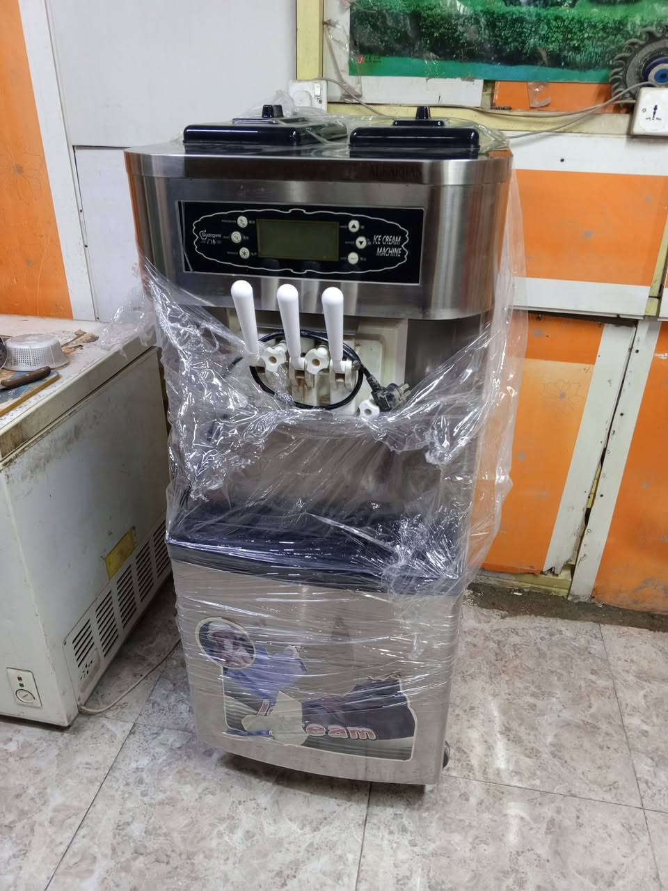 السلام عليكم عندي ماكينه سوفت للبيع السعر،٦ اوراق‏‪***********‬‏
