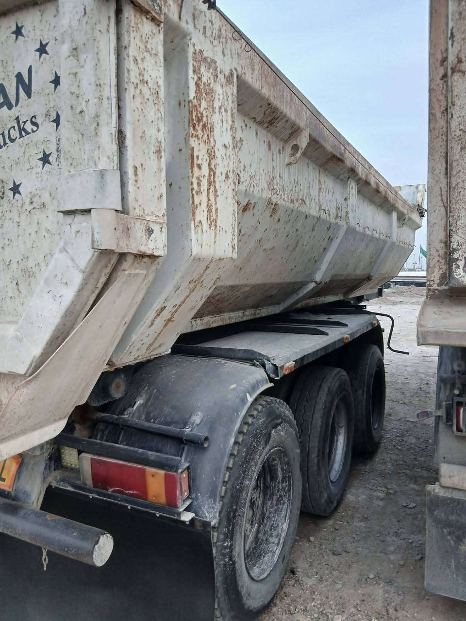 للبيع 🛑🛑🛑
عربانه تركي 
ذرعته  ٢٢
تخم تاير 
دنكير حجم ١٤ 
ارجو استفسار اتصل على الرقم  ***********
***********
