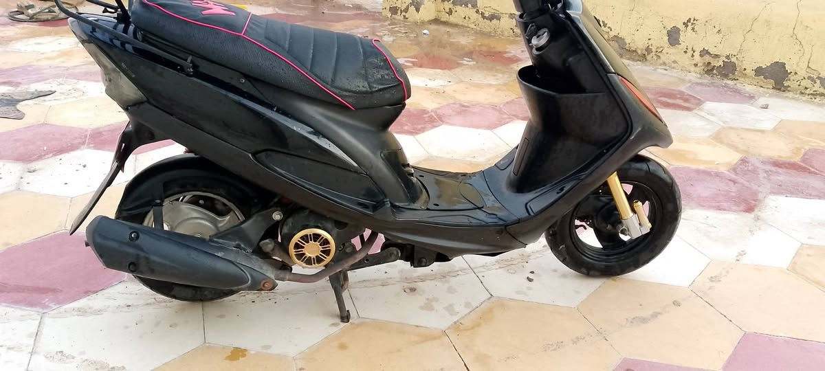 السلام عليكم 🙂
ماكس عدله 

دراجه نضيفه 

سوادات مختمات ختم واحد 

دراجه بالحقيقه انضف من الصورة 

مفتوحه ولفات فقط والباقي كفاله 

دراجه بلاديه للبيع او مراوس 

مااريد دراجه شحن مكاني السنيه
***********
