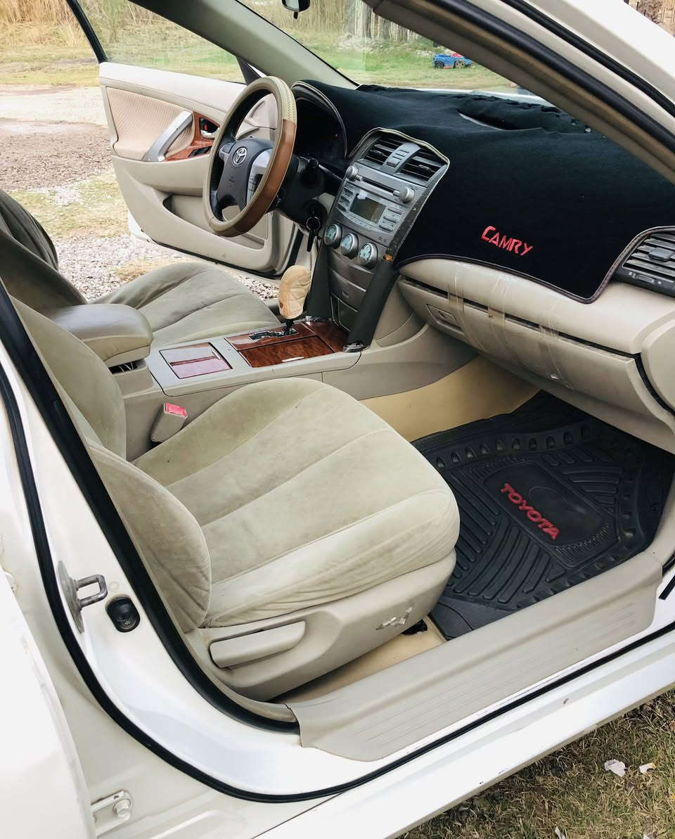 السلام عليكم ورحمة الله
كامري2008 . GLx
خليجي  فول مواصفات 
رقم بغداد  جديد انكليزي. تحويل مباشر 
تبريد. امامي وخلفي. ثلج
تحكمات ستيرن
تحكم سرعة 
فتحة سلايت روفت 
صاج ملكي جوانب مع ستيرن
تحكم مرايات 
برده خلفيه بلادي
حساسات خلفيه
حداديه شغل جديد
حجم المحرك المرغوب 2400
مكان السيارة ديالى / المقدادية 
السونار موجود عجبتك سياره 
اتصل وبيك خير وتدلل🫡
السعر  110$
رقم الاتصال  
***********
***********
