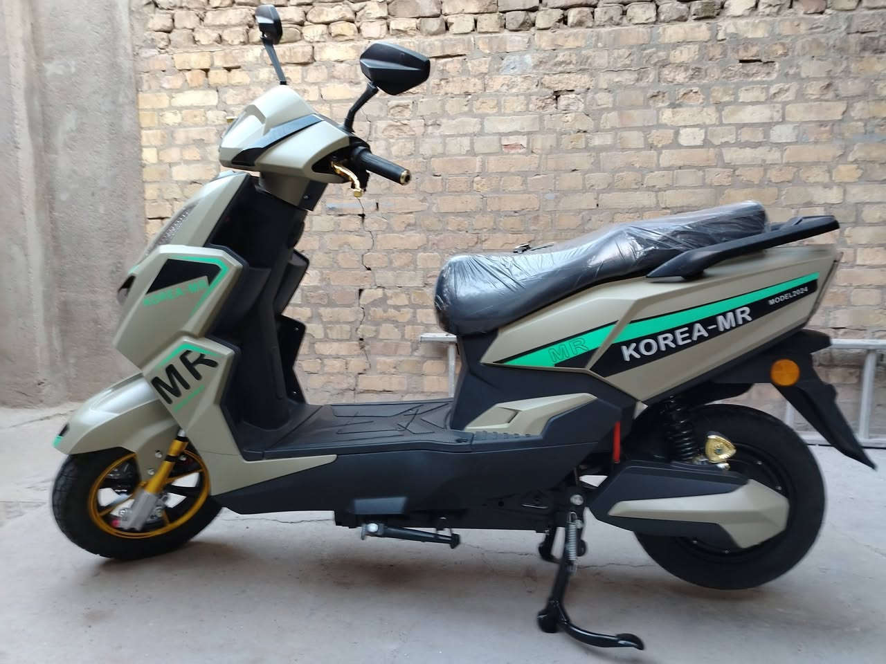 السلام عليكم دراجه شحن سكنس مظلع جديده لوك استخدام قليل وانتركت تلفت البطاريات مالتها واليوم شديتلها بطاريات جديده بعدها غير مشحونه ولا مره.
بطاريات كبار دبل 32 امبير شركة WINLEE عدد 6. 
ملف 2000 واط.
تشغيل كارت وسويج.
السعر ٧٠٠
مكاني كراده خارج  ***********
