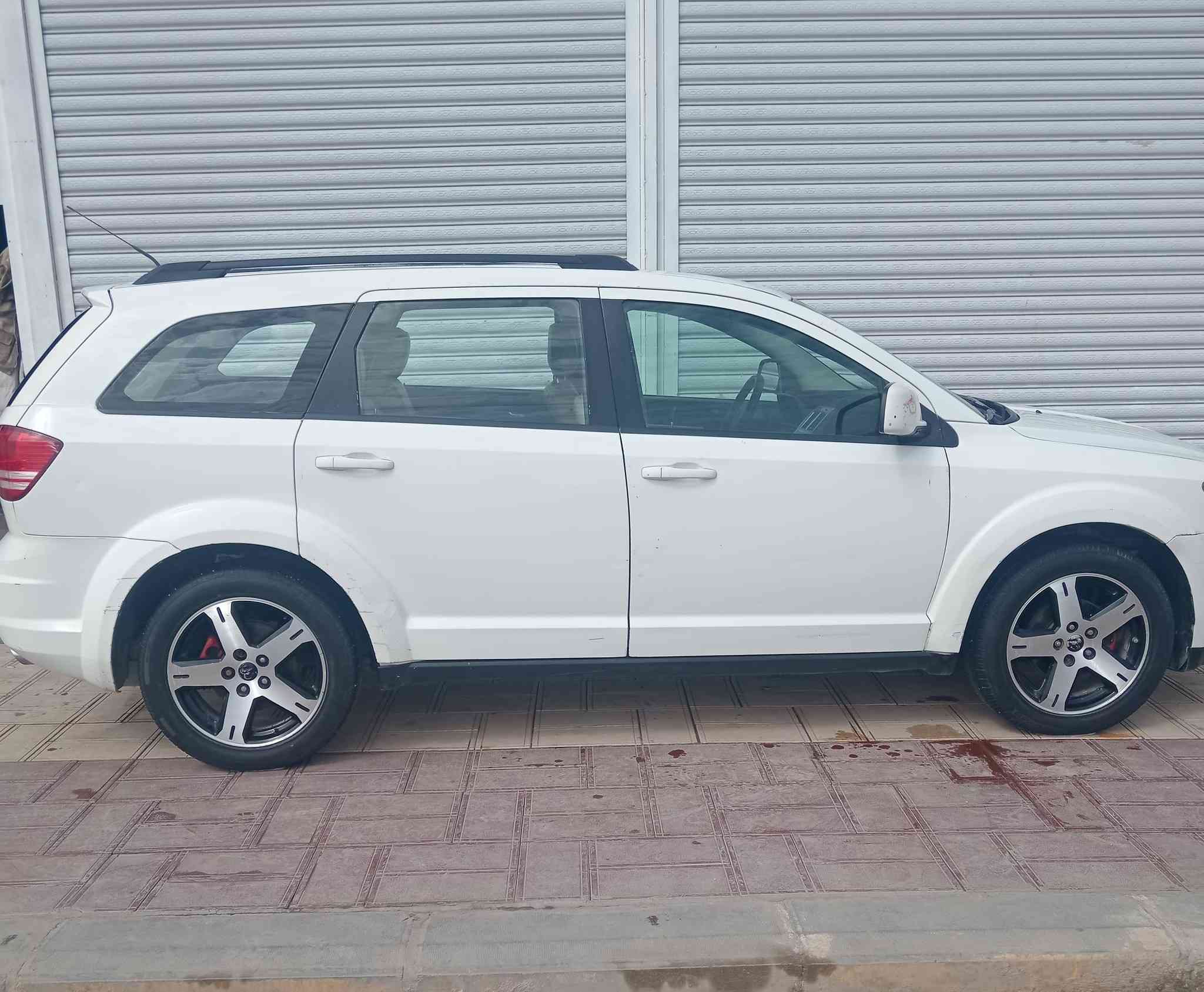 جورني موديل ١٠  دوج أمريكى لل بيع جاهزه تبريد فول وارد جاملغ التصال على رقم واتساب به ***********
