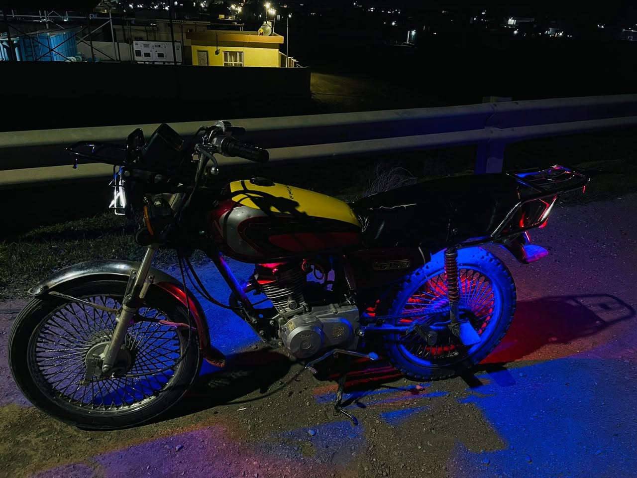 السلام عليكم موطور للبيع تايكر 2020 كلشي شغال موطور نضيف كلشي ما يعوزو نضافه كدام العين نشاط فول ٢ يرفع شرط السعر 275 وبي مجال حك جيتك خابر وتدلل*********** غير متواجد على الخاص
