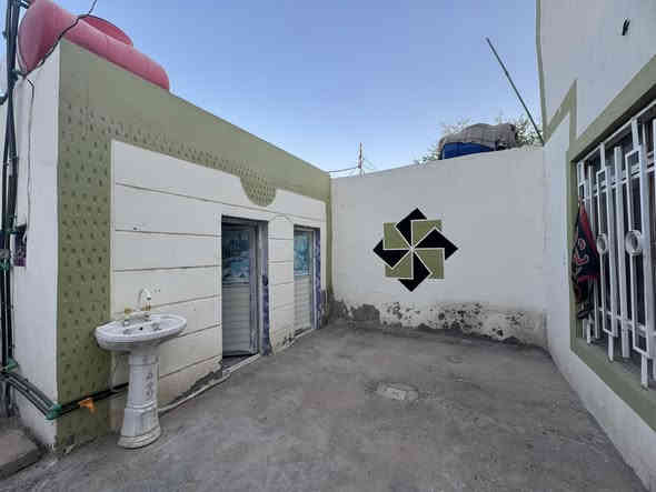 بيت للبيع 

مساحة ١٨٠ م 
 
العنوان - 

الحمزة الغربي _حي بيوض خلف مدرسه الوقف الشيعي 

يحتوي على

 استقبال _

مطبخ_

٣ غرف

 _مجمع صحيات خارجيه

 _كامل مجاري كهرباء

نوع العقار اوقاف

السعر ٣٨ وبي مجال

للاتصال والاستفسار 
***********
