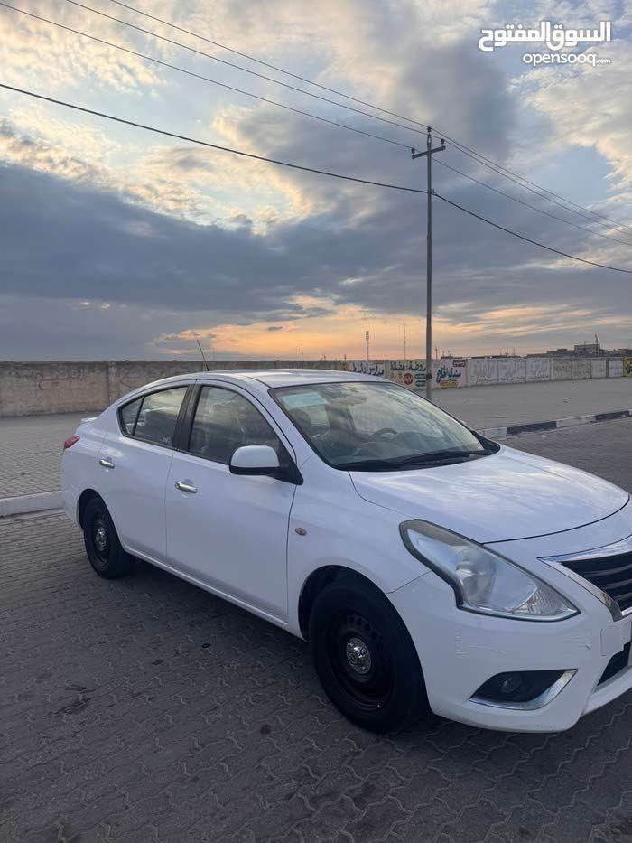 سلام عليكم 
نيسان صني 2020 ماشية 74 الف.
مكينة كير تبريد كفالة حدادية امامي جديد خلفي بلاد تخم تاير جديد منظومة الاحتراق كلها جديدة + 2 عبوة فيت بم احتياط شرط بانزين كله محسن.
بيها فقط المكان المحدد صبغ.
سعرها 110 وبيها مجال بسيط عنواني البصرة.
*********** البصرة, العراق
