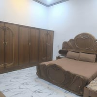 غرفة نوم • خشب عراقي ثقيل • نظيف