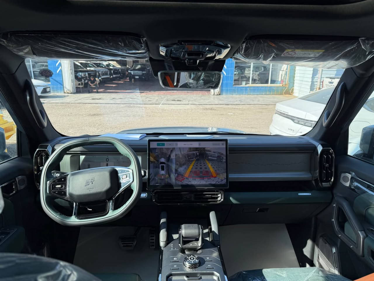 * شركة الخليج العربي النهضة الشارع الثاني 
* ⁠سعد العبيدي (***********)
* ⁠جيتور : T2 رقم بغداد 
* ⁠موديل:2025 زيرو ضمان 
* ⁠اللون (سمنتي )
* ⁠سعر  (40.500 مليون) رقم بغداد 
* ⁠المحرك محرك 2.0 لتر تيربو 4 سلندر
* ⁠دفع رباعي AWD (فور ويل)
* ⁠الضمان 6 سنوات وعداد كم مفتوح
* ⁠ضمان المحرك: 10 سنوات او 1,000,000 كم 
• كاميرات محيطية عدد (5)
• رادار امامي وخلفي رادار جانبي (نقطة عمياء تحديد مسار قيادة ذاتي
• حساسات اصطفاف أمامية وخلفية
• نظام الفرامل اليديوية الأوتوماتيكي 
• ماسحات الزجاج الامامي مع حساس تلقائي للمطر
• 6 ايرباك ABS ونظام التحكم بالثبات ES
• نظام التحكم بنزول المنحدرات
• نظام مساعد لصعود المرتفعات
• شاشة عرض ترفيهية قياس 15.6 إنج
• ⁠شاشة عرض معلومات القيادة قياس 10.25 إنج
• نظام ابل كاربلاي واندرويد اوتو 
• نظام صوتي فاخر 12 سماعة نوع SONY
• فتحة سقف (بانوراما)
• مقصورة الركاب من الجلد الفاخر
• مقاعد امامية سائق والراكب ميموري (ذاكرة) 
• كراسي امامية كهرباء 
• إنارة محيطية مع إضاءة ترحيبية 
• نظام تقليل الضجيج داخل المقصورة النشط
• شاحن واسر ليس 
• الأضواء الأمامية والخلفية أوتوماتيكية ليد (LED)
• نظام التحكم الذكي بالإنارة العالية
• ⁠مري الجانبية طي كهرباء 
• ويل الالمنيوم قياس 20 إنج
• نظام الدخول الذكي (بصمة)
• قفل وفتح النوافذ والبانوراما بالبصمة
• مسند الذراع الوسطي مع ثلاجة
• باب الصندوق بصمة شفط 
• وضعيات قيادة متعددة للطرق الوعرة
• دوسات جانبية 
• فلتر تنقية هواء N95 
• ⁠السعر (40.500 مليون) رقم بغداد 
• ⁠للاستفسار هـ(***********) 
• ⁠الخليج العربي النهضة الشارع الثاني 
• ⁠نظام البيع المباشر الاستبدال اوقات العمل من 11 صباحا الى 9 مساء بغداد, العراق
