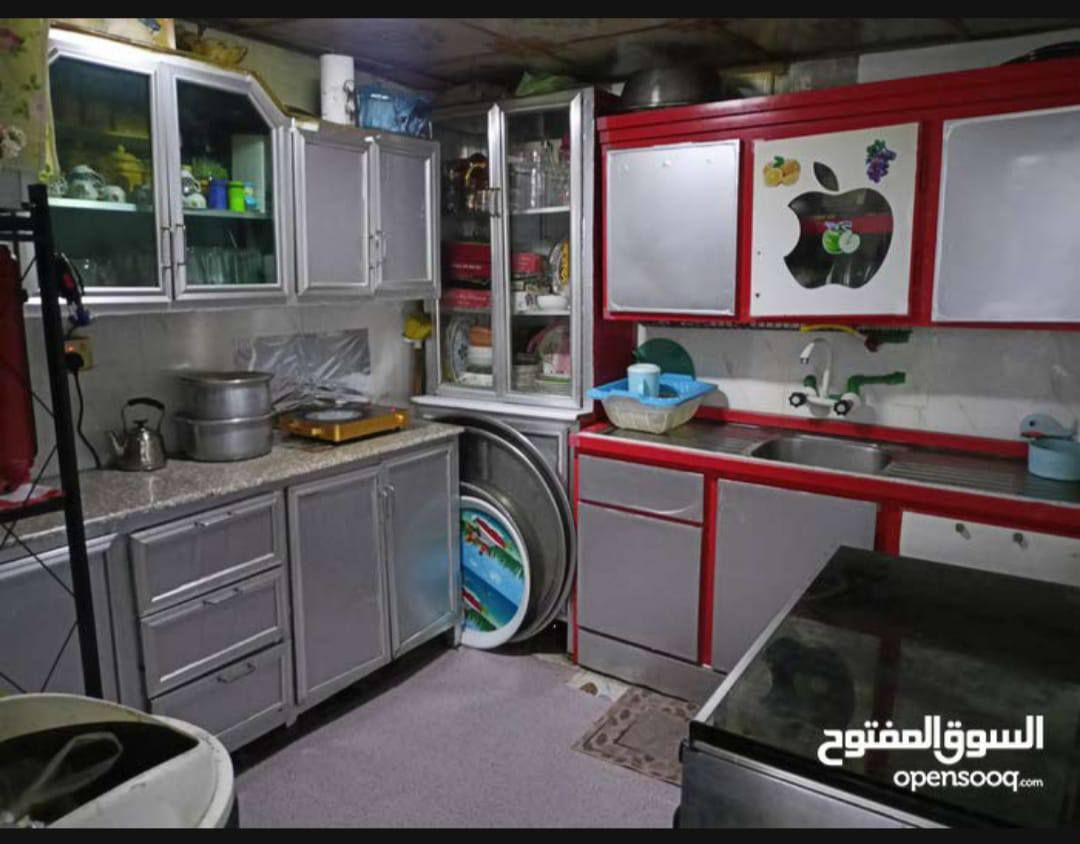 بيت للبيع في قبله مساحه 200م  تجاوز ماعليه كص غرفتين هول دوانيه مطبخ صحيات 770 415 7113،قبله بين سوكين بظهر مدرسة ابو مهدي مهندس ،سعر 28 بيه مجال البصرة, العراق
