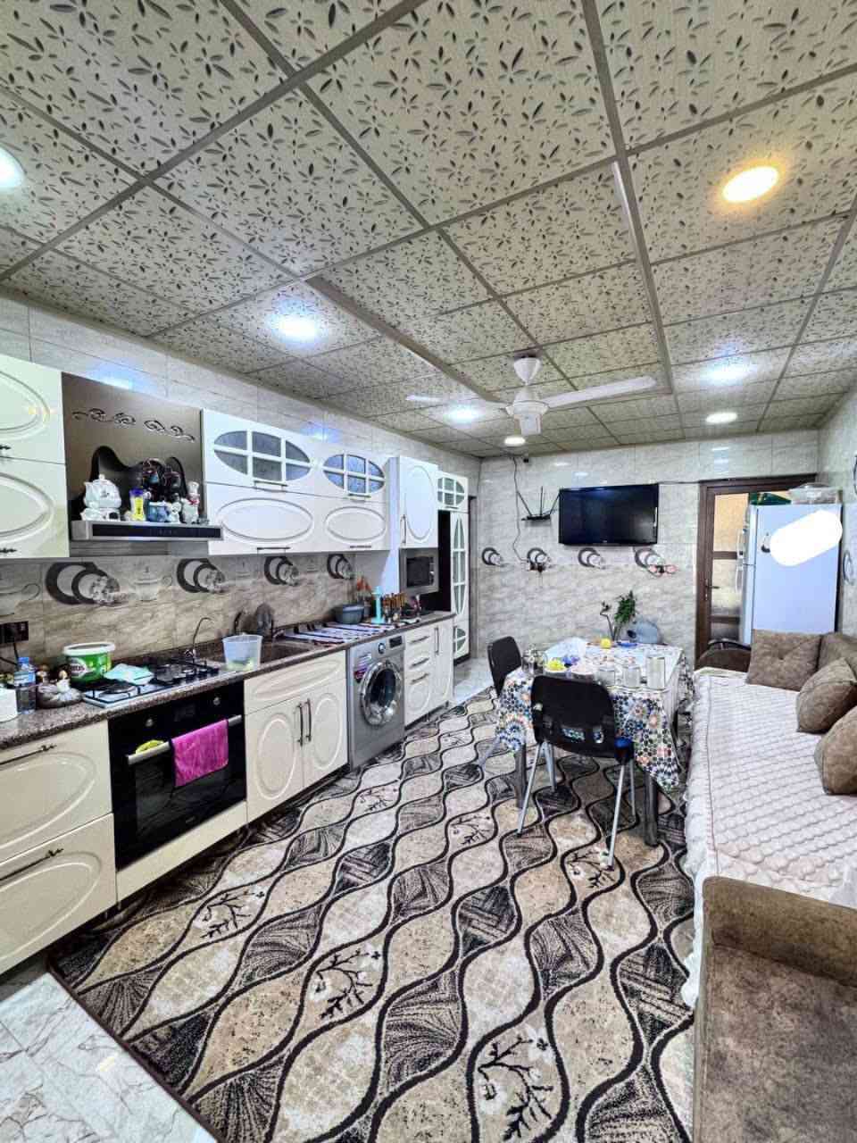 السلام عليكم

🏠 دار للبيع – حي الحدباء الأولى

📍 الموقع: حي الحدباء الأولى
(ثاني فرع بسايدين المضخة)
🚗 يقع على شارع 15 متر

📐 المساحة: 240 متر
📏 الواجهة: 12 متر
🧭 الاتجاه: شروق ابتدائي 🌅

تفاصيل الدار:
🔹 الطابق الأول:
 • غرفتين نوم
 • هول
 • استقبال
 • مطبخ
 • صحيات
 • كراج
 • مخزن خارجي

🔹 الطابق الثاني:
 • 4 غرف نوم
 • هول
 • صحيات

✨ الدار واسعة ومناسبة للسكن العائلي، وموقعها مميز وقريب  جدا من  سايدين طب الأسنان ( اي قريب من جامعة الموصل  ) 
خدمات فول 
 للاستفسار مراجعة مكتب المدينه سايدين الصديق قرب سنتر بغداد 
***********
***********

لمعرفة السعر الانضمام إلى قناتنا في التليكرام عبر الرابط ادناه 

https://t.me/al_madena
