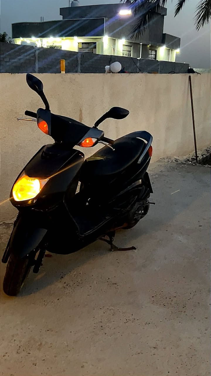 سلام عليكم دراجه للبيع سكنس نثيه شغاله كهرباىياته اشاره لايت دشبول عداد بانزين دراجه نضيفه كلش سعر 260وبيها مجال عنواني بغداد الدوره رقم التلفون ***********
