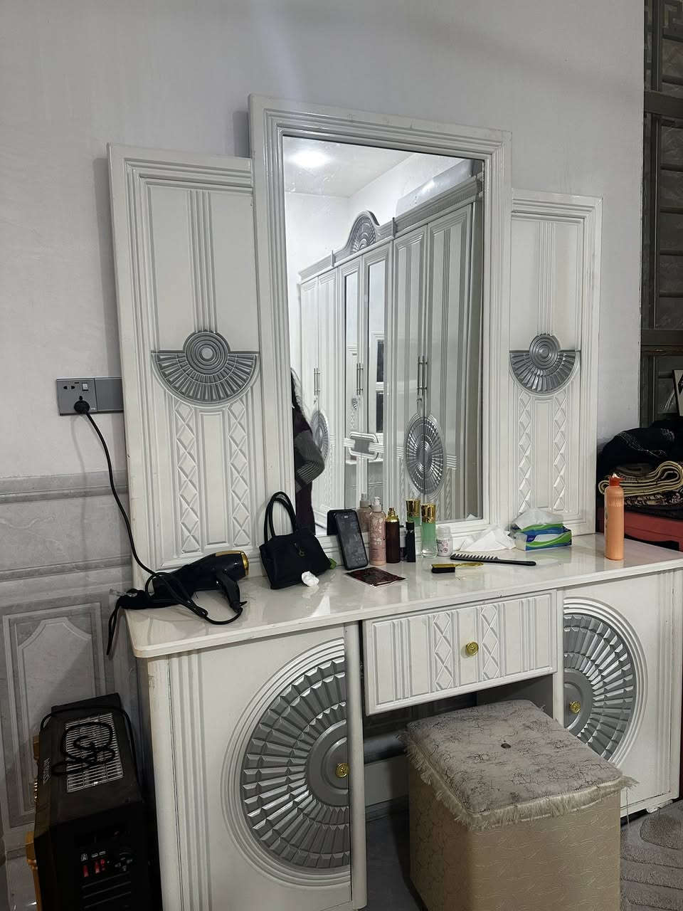 السلام عليكم 
غرفه نجاره عراقي مصبوغه صبغ حراري ابيض 
7قطع السعر مليون وربع


**إذا كنت صاحب هذا الإعلان وتريد حذفه لأي سبب، رجاءا أرسل رسالة إلى الدعم الفني**