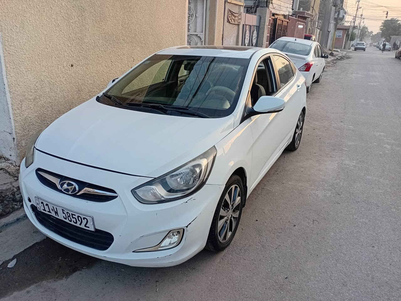 السلام عليكم اكسنت 2015 خليجي  محرك 1600 قطرتين ماشيه ١٨٠ الف السياره تحكم ستيرن شاشه كامره اشاير بل مري سونرها منشور وايضا بيهه بارد اقل الشبر بباب السائق  بدون صبغ   بغداد حي اور  السعر 105 رقم الهاتف ***********
