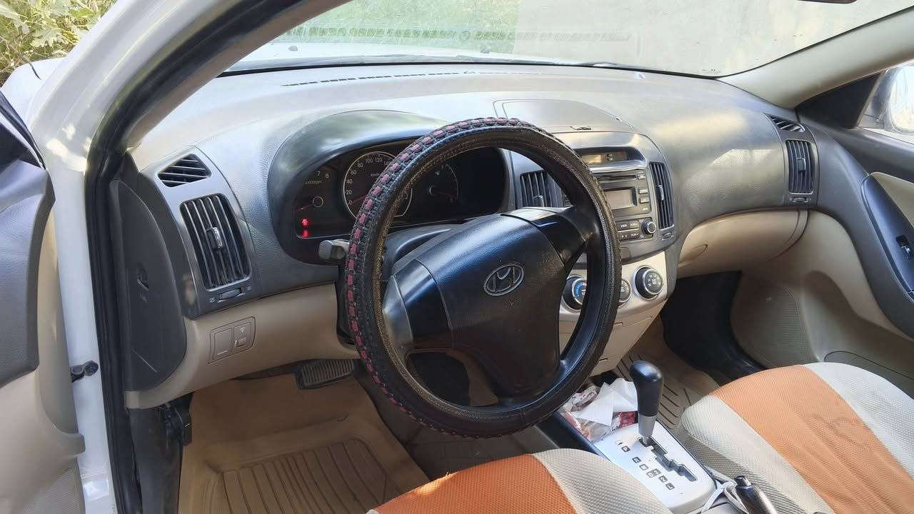 سلام عليكم 
النترا موديل 10 خليجي
محرك 1600 دكشن عالي 
مكينه كير تبريد جديد 
بيه اقل القطعتين صبغ بدون دواخل 
بسم كردي تريد تحويل تريد وكاله 
السعر 88 وبيه مجال 
***********
