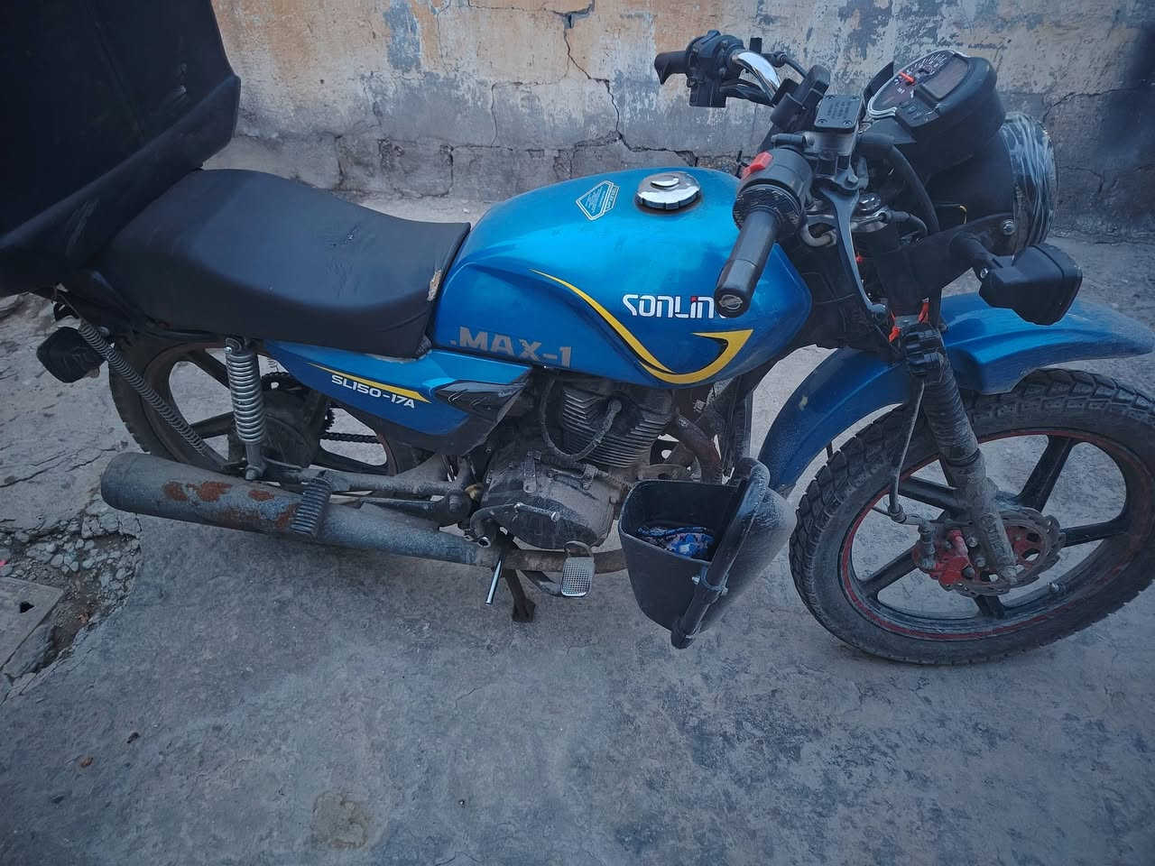 سولنك ماكس 23 مجفته نقصها دشبول امامي  فقط اوراق بس مكاتبه ومنفيس نقصها دشبول وبيها نضوح يمكن جبنه من الاخير ابيع كوم حديد مكاني بغداد كسرى وعطش السعر ٤٥٠ الف رقمي ***********
