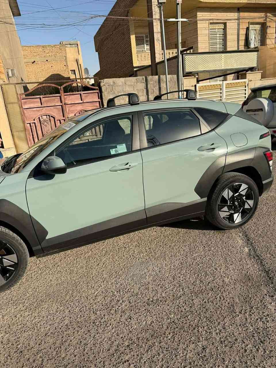 كونا 24 ماشيه 16 الف كيلو حادثها خشم البنيد فقط وصار عندي طخه بلباب اليمين الامامي وبدلتها بلاديه نفس اللون وموجوده الباب القديمه والباقي حتى من الشخط مكفول لغد شاصي مكفول 
رقم بغداد بأسمي 
موصفاتها بصمه شاشه متصله تبريد قطعتين كرسي كهرباء رادرات نقطه عمياء 
 السياره جديده بمعنه الكلمه 
محرك 2000
لونها مميز 
رقم بغداد 
مكانها بغداد السيديه 
السعر 180 وبيها مجال بسيط
للاستفسار ***********
