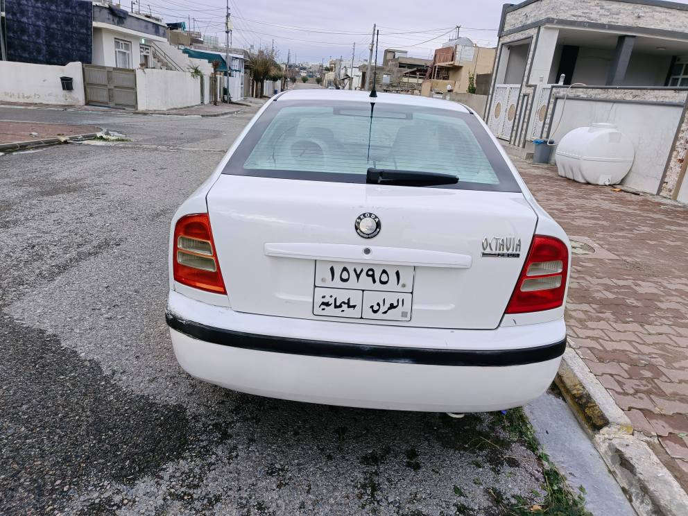 سکۆدا 2009
رەقەم سلئمانی سنەوی یەک سالە بەسەرچووە تەعویلو و بەناوکردئن وغەرامە بە شەرئت مەکینە شانزە گئر عادی بیلاد وبەشەرئتی گئرو ومەکینە و کلاج  وەک شەریکە وابئت بئ دوکەل بئ بوغار بئ سەوئت بئ چەوری 
بۆیاخ چوار پارچەی هەییە پئشتو پئشو شانو سەقفی کەفسە بئ ڕزیو بئ غایسات  تەبرید ساردوو گەرئم لە سەر سویچ  چوار جام کارەبا و قفل مەرکەزی لایتی بەرئز و نئزئم وچواری و تەجیل و موکەبەرەوە برئک و گئجی بەنزین و حەماوەو کرینی بەشەرئت بەرگە کوشئن وداعی تازەییە تاقئم پئش و دوای چرکەی تیا نییە چوارتایە و ویلی لۆکی بۆ بەستراوە  سەیارە زۆر جوان ماوەتە و مالی دۆستە سەعئر44$مەعامەلیەکی برایانە شوئن بازیان 
***********
*********** السليمانية, العراق
