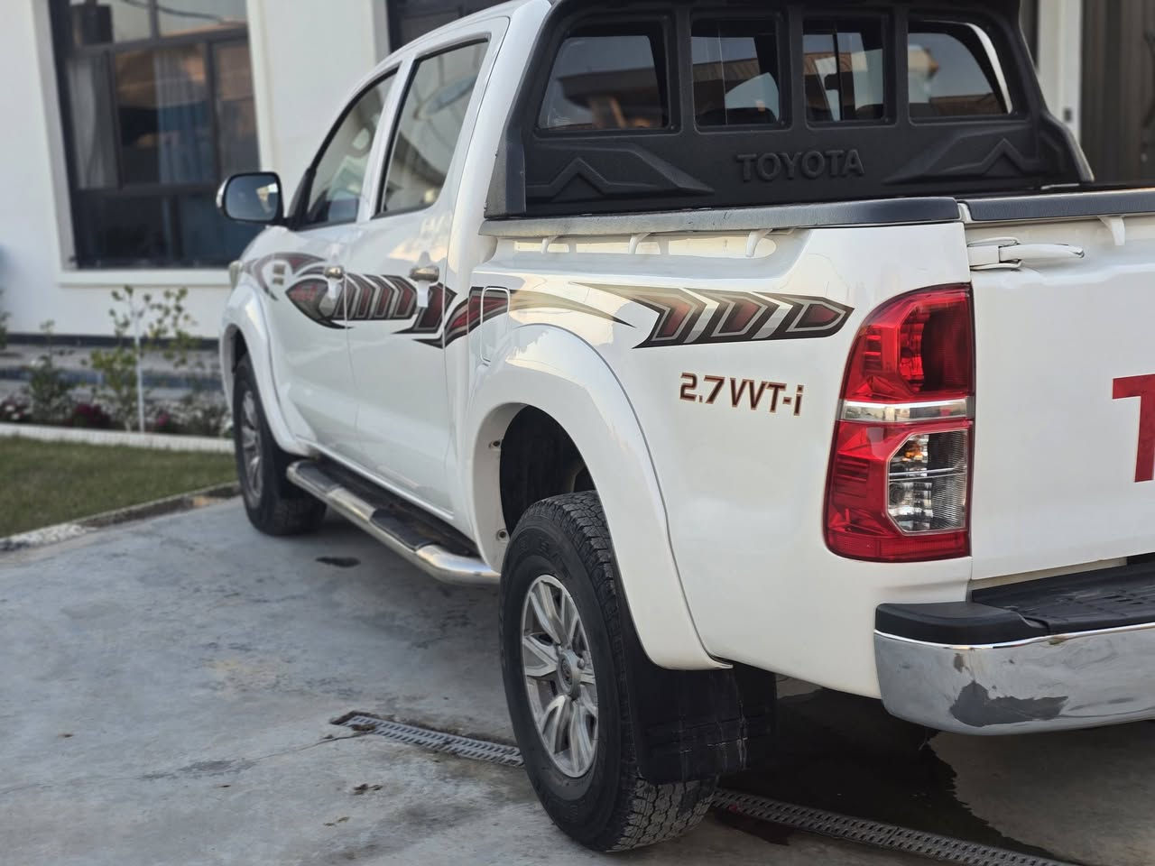 السلام عليكم 
تيوتا هايلوكس [ 2014 ]
خليجي مكفوله كفاله عامه كير ومحرك وكشر ماعده بارد كرت موضح بصوره الباقي مكفول.
سنويه 2032 
ماشيه 193.000 الف
سياره جديده مال جناي 

السعر     ((250)) 

للإستفسار  :: ***********
