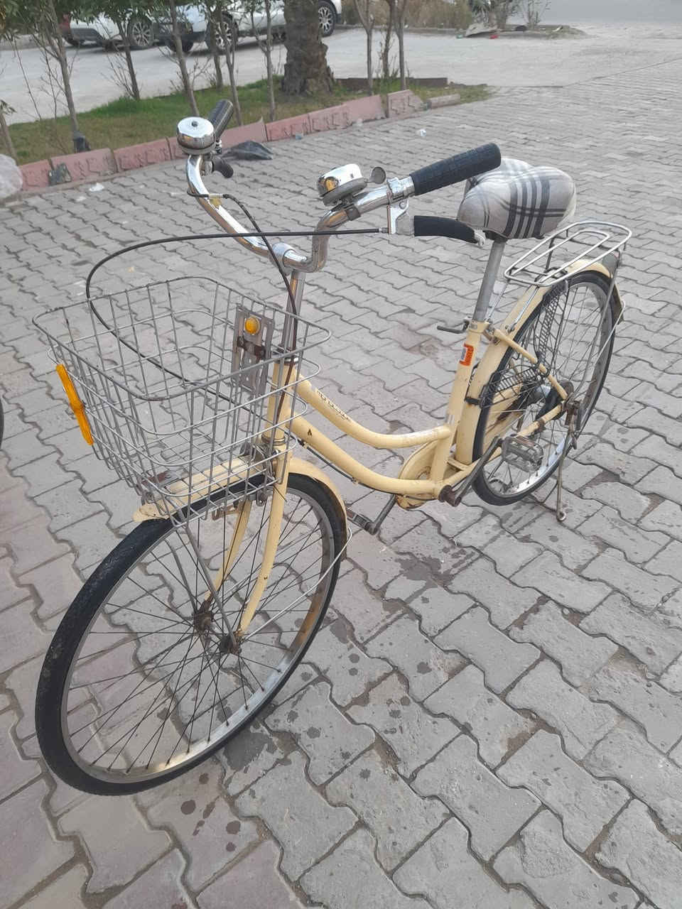 السلام عليكم ..
بايسكل بناتي نظيف للبيع
السعر ٧٥ الف ، يتوفر توصيل
العنوان الغزالية


**إذا كنت صاحب هذا الإعلان وتريد حذفه لأي سبب، رجاءا أرسل رسالة إلى الدعم الفني**