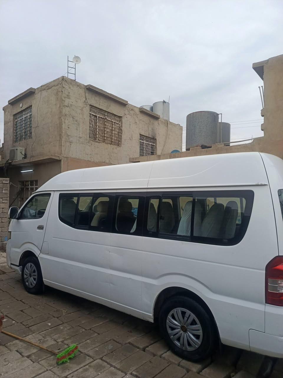 السلام عليكم
شيري h5 للبيع موديل 2013 شرط التحويل 
مصفره هيه ومرور وضربه 
كير ومكينه واكسل شرط 
مكينه 2ونص مال كصه لا صرف ولا نفخ ولا رخاوه 
طخم تأير جديد صاحبه الشرعي بل موصل 
العنوان موصل الأيمن 
السعر 90 وبيها مجال 
الاستفسار 
***********
***********
