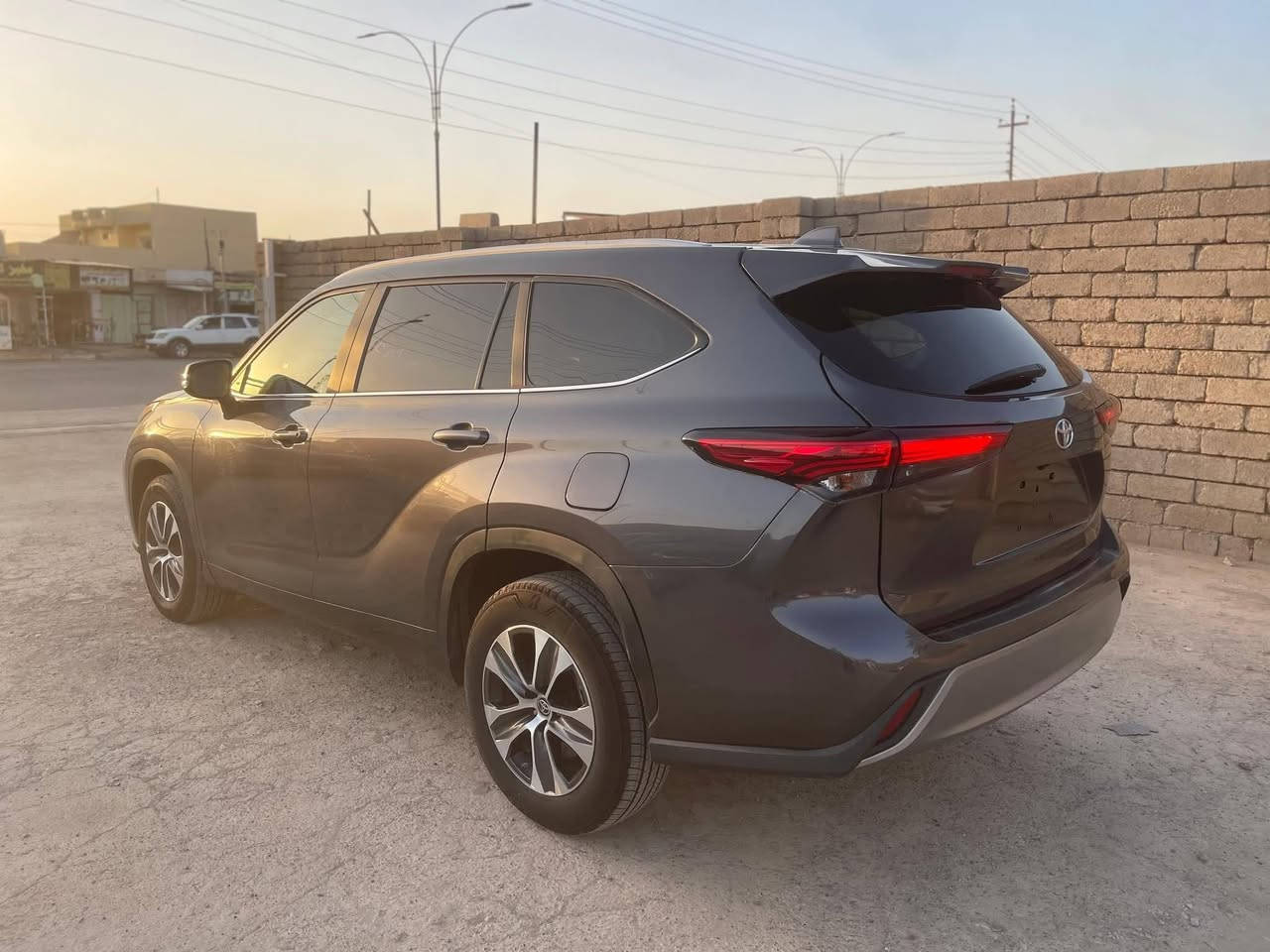 بسم الله الرحمن الرحيم
تويوتا هايلندر  2023
رقم الشاصي 5TDKDRAH9PS000091
فول مواصفات XLE
7 راكب 
ضرر خلفي 
العنوان الشرقاط اجميلة 
للاستفسار اتصال واتساب 
***********
السعر افحص السياره  وخابرني
