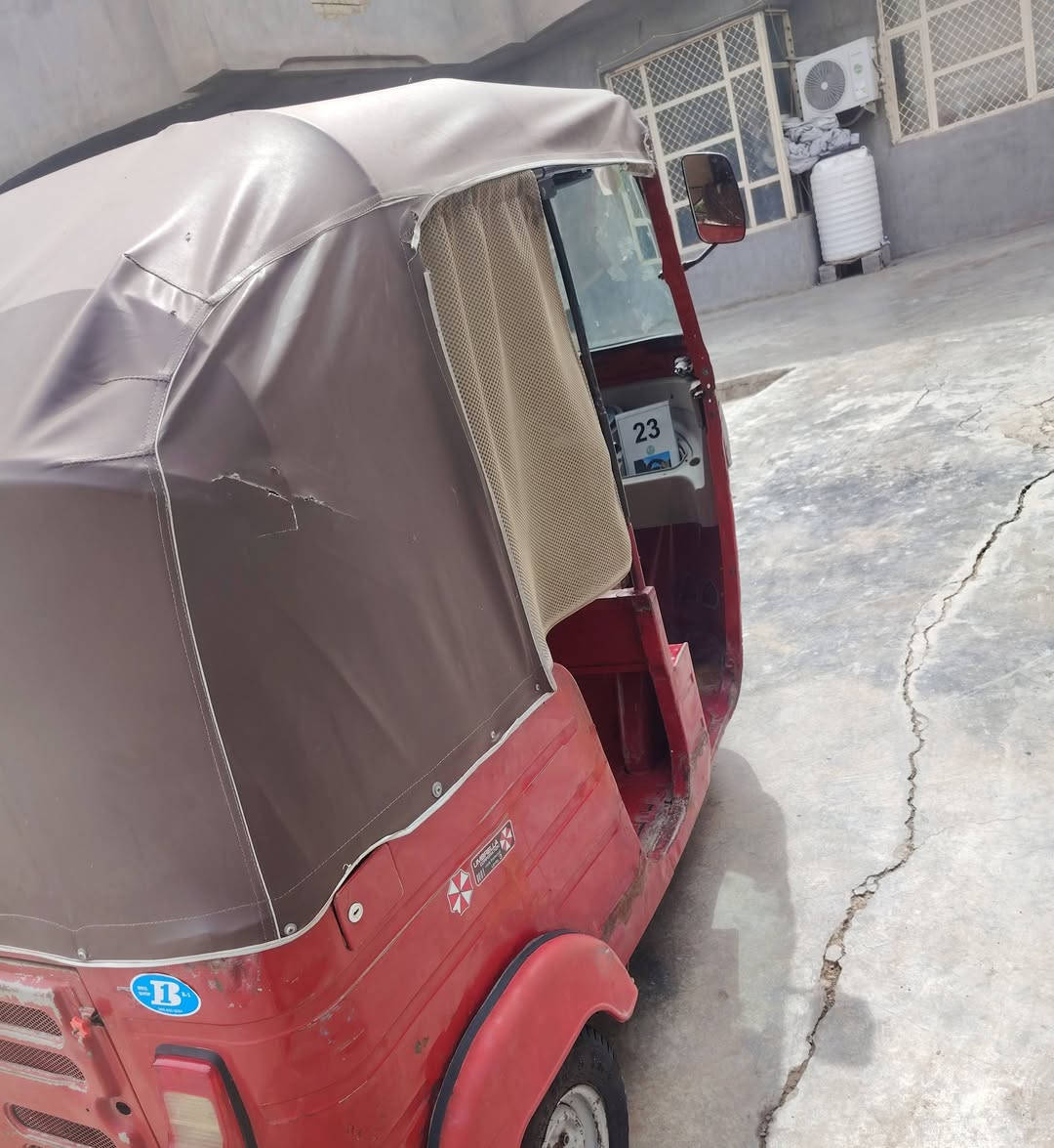 سلام عليكم تكتك موديل ١٨ رقم او سنويه التكتك خير من الله بس يرادله تعديلات شويه مكاني بغداد سلمان باك المدائن السعر ٤٢٠٠ او بيه مجال رقم الهاتف ***********
