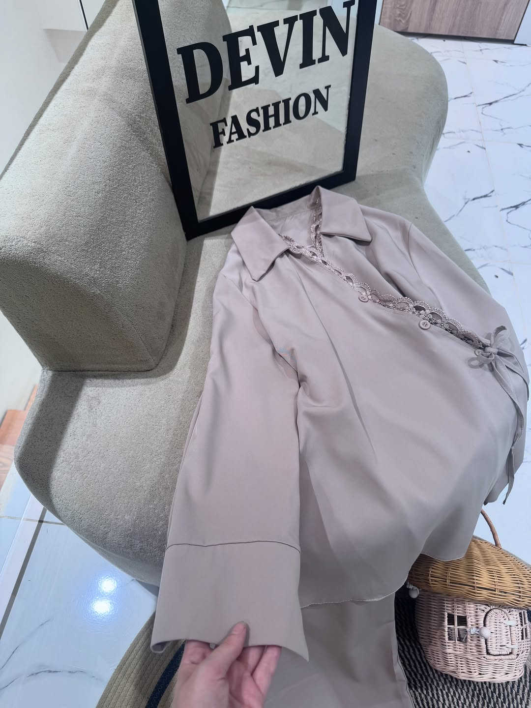 سوت لف بتصميم دانتيل من الاطراف كوالتي عالي ✨
متوفر ب 4 الوان ✨
✨✨✨✨
طول القميص 75cm 
بنطرون كيلوت اطرافه دانتيل  طول 105cm
قياسات 38-46
✨✨✨✨
راهي 
قطع محدوده✨
#اكسبلور_فولو #اكسبلورر #اكسبلور_explore #اكسبلور_العراق_السعوديه_الاردن_ايران_الكويت_طق_لايكات_كومنت_يلاا💙 #اكسبلور_ضيفونا


**إذا كنت صاحب هذا الإعلان وتريد حذفه لأي سبب، رجاءا أرسل رسالة إلى الدعم الفني**