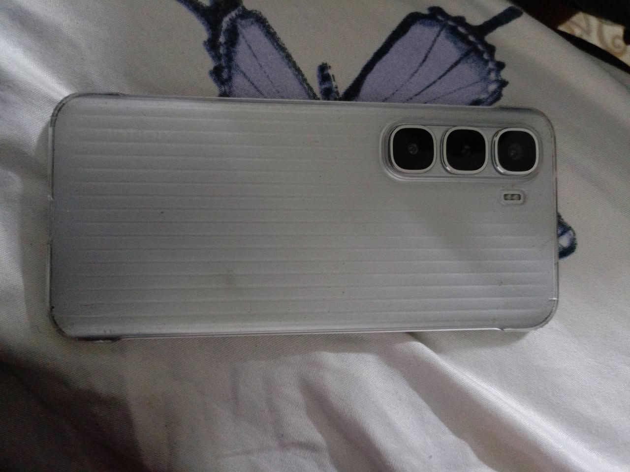 يوجد انفنكس هوت 60 برو بلاص 256 رصاصي مكاني بغداد الدوره ابو دشير من اخلي ع شحن ماتطلع نسبه مال شحن بس يصعد طبيعي ويشحن بس مو شحن سريع وديته فتحو ضهره وكلمن يحجي بكيفه عفته ما سويته للبيع سعر 170 الف ‏‪***********‬‏ متواجد اتصال واتساب كلشي مابي شغال
