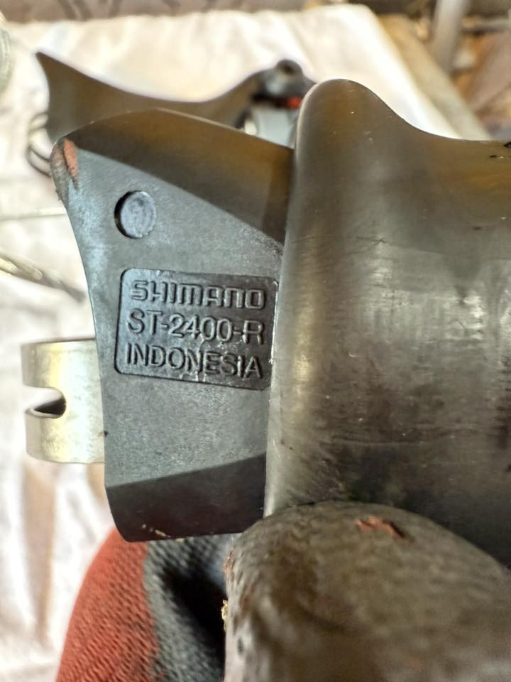 لعابات سباق شريكة كلاريس CIARIS 

مختوم صنع في إندونيسيا 🇮🇩 

R2400

السرعات 2/8

السعر 80 ألف دينار 

عنوان المحل موصل أيمن تقاطع شارع كنيسة الساعة🚴🏻‍♂️🚴

يوجد توصيل 🚚 كافة محافظات العراق 🇮🇶 

☎️***********
