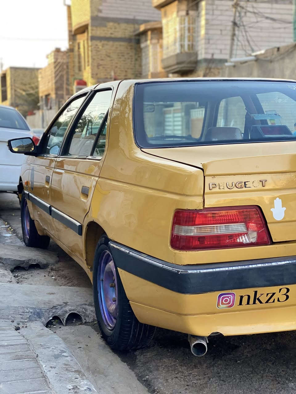 سلام وعليكم اخوان بيجو 405 كوم حديد البدي شوف العين تجي وشوف سياره مكينه وكير كفاله وصوليات بسميي سياره السعر 32 ***********
