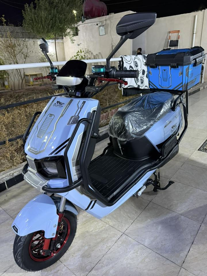 السلام عليكم دراجة كهربائية جديده استخدام شهرين بطاريات جديده اولت امس ركبتهم سيت كامل 6 بطاريات 32 امبير تمشيك 40 كيلو 
السعر مليون و100 بيها مجال قليل 
بصره جزيره 
***********
