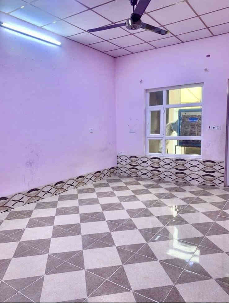 دار للبيع/كركوك/سرجنار/خلف جامع ابو بكر 

المساحة: 200 متر 

يحتوي على:
(2 غرف نوم+هول+استقبال+مطبخ+مساعد مطبخ
+صحيات+كراج سيارة كبير جداً+حديقة+مخزن)

لمعرفة السعر والاستفسار الاتصال على الارقام الاتيه:
(***********) اسيا 
‏(***********‏) كورك 
او مراسلتنا على بريد الصفحة

ملاحظة: يمكنكم ارسال الأراضي والبيوت
للأعلان عنها عبر صفحتنا بدون مقابل 
يرجى ارسال:
عنوان المُلك كامل 
بعض الصور للمُلك
سعر المُلك 
عبر الواتساب الخاص بالصفحة (***********)

لزيارة مكتبنا على العنوان الاتي: 
كركوك/سرچنار/فلكة سرچنار
