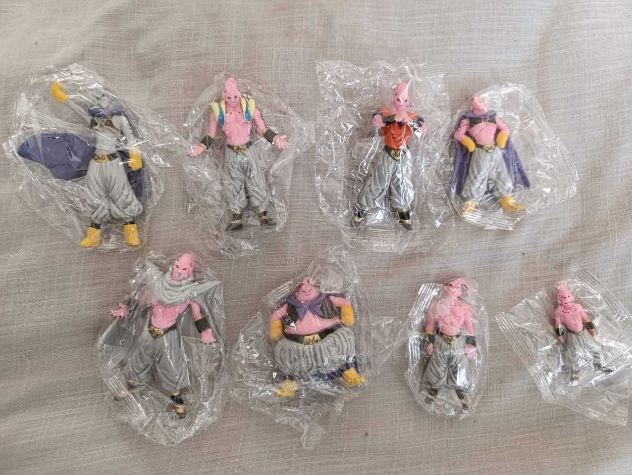 مجموعة متنوعة من مجسمات شخصية "ماجين بو" (Majin Buu) الشهيرة من سلسلة الأنمي والمانغا "دراغون بول" (Dragon Ball). تختلف المجسمات في الحجم والشكل، وتتضمن أشكالاً مختلفة للشخصية مثل "كيد بو" (Kid Buu) و"بو السمين" (Fat Buu).ت

تتراوح احجامها من 5_11سم للبيع


**إذا كنت صاحب هذا الإعلان وتريد حذفه لأي سبب، رجاءا أرسل رسالة إلى الدعم الفني**